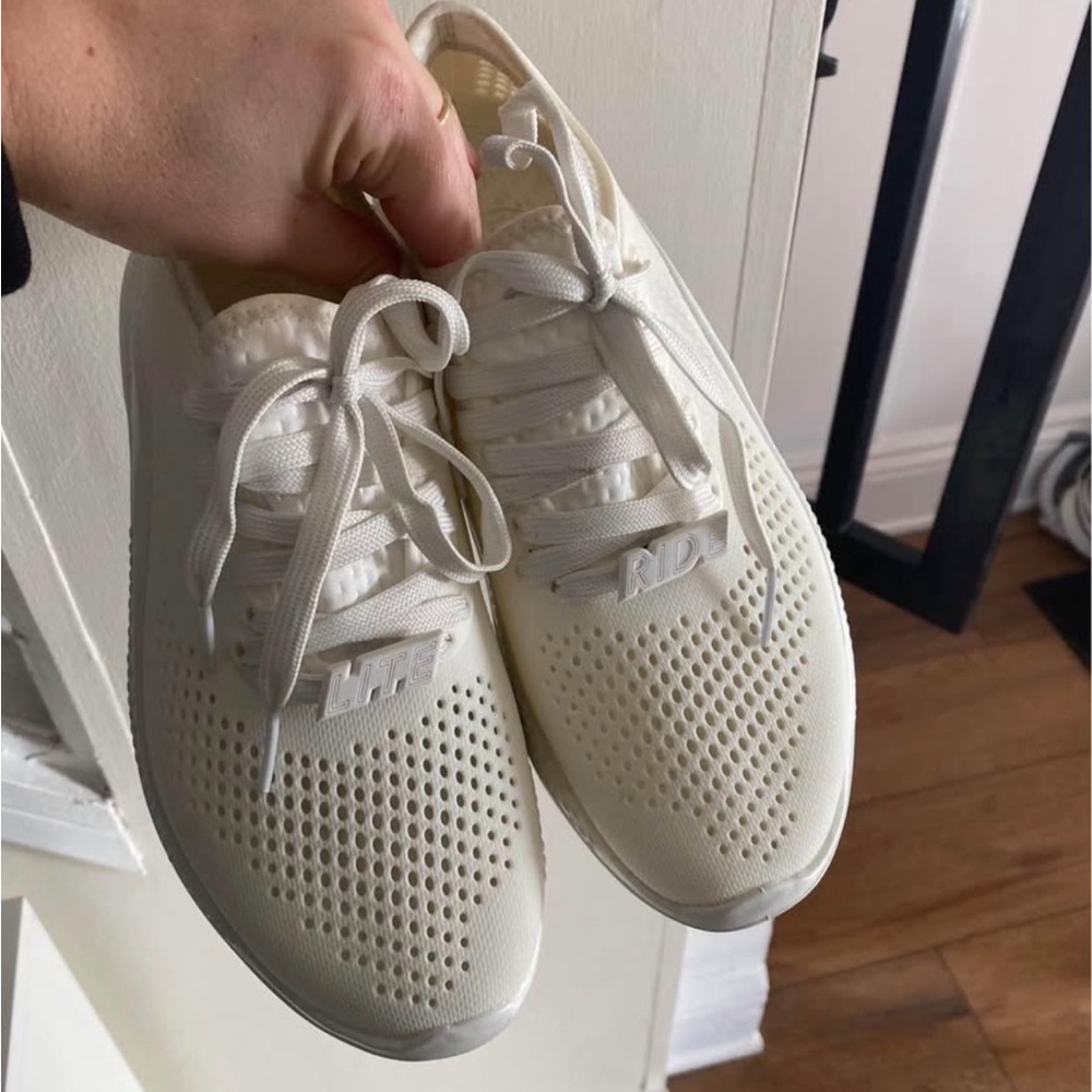 Crocs size 8 women’s running shoes NWT